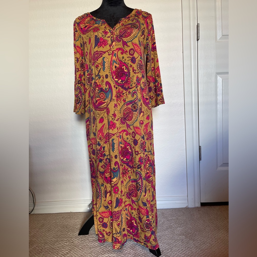 Soft surrounding multicolored dress